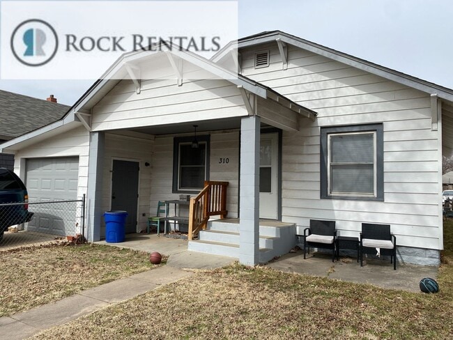 Primary Photo - 310 E 10th Ave