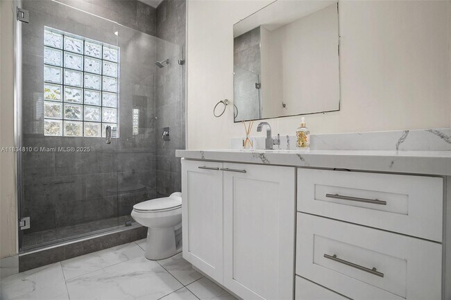 Building Photo - 1580 Shoreline Way