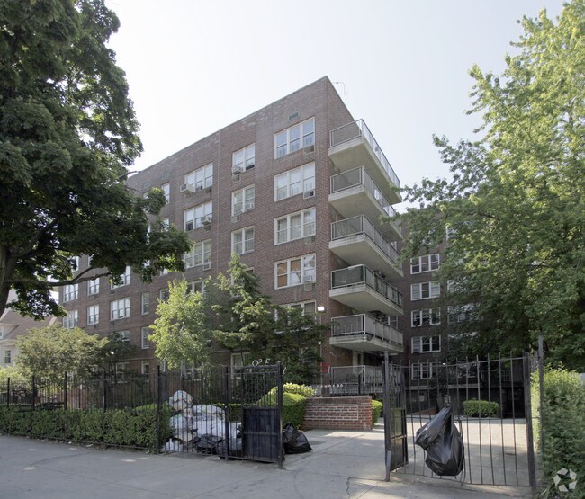 Primary Photo - 350 Lenox Rd