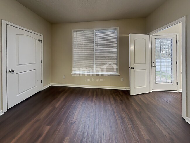 Building Photo - 15476 Old Pond Cir