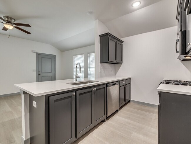 Building Photo - Beautiful New 3-Bed Duplex – Pet Friendly