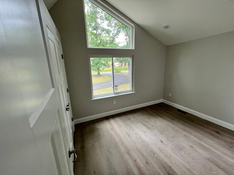 Building Photo - 3759 Brookhaven Dr