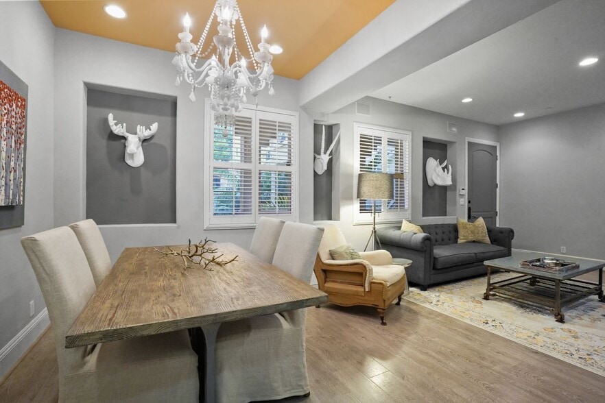 Building Photo - 16123 Sunset Blvd