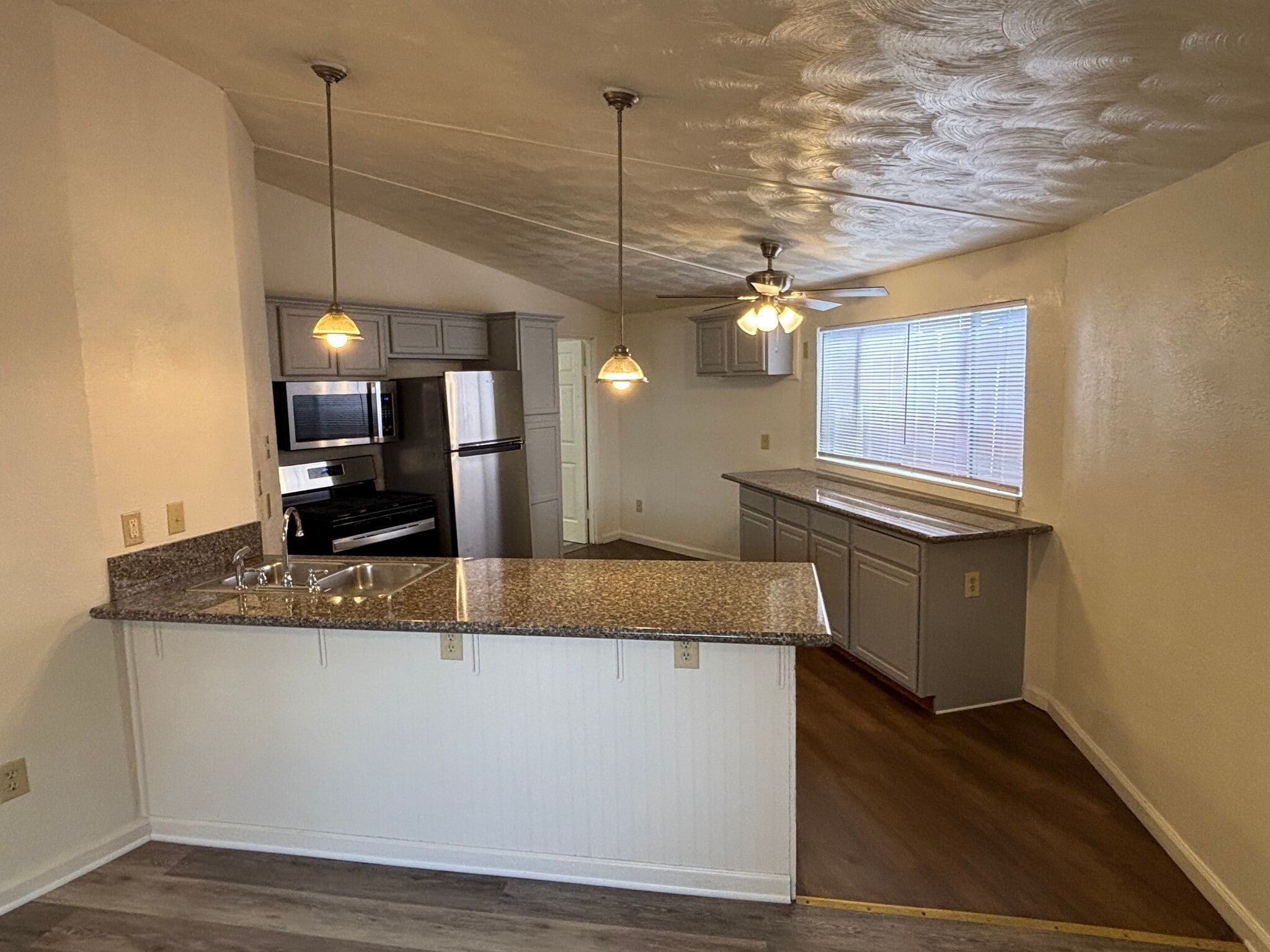 Building Photo - 4010 Pepper Dr