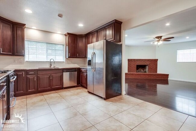 Building Photo - Lovely 4Bdm 2Ba Home Located in Escondido