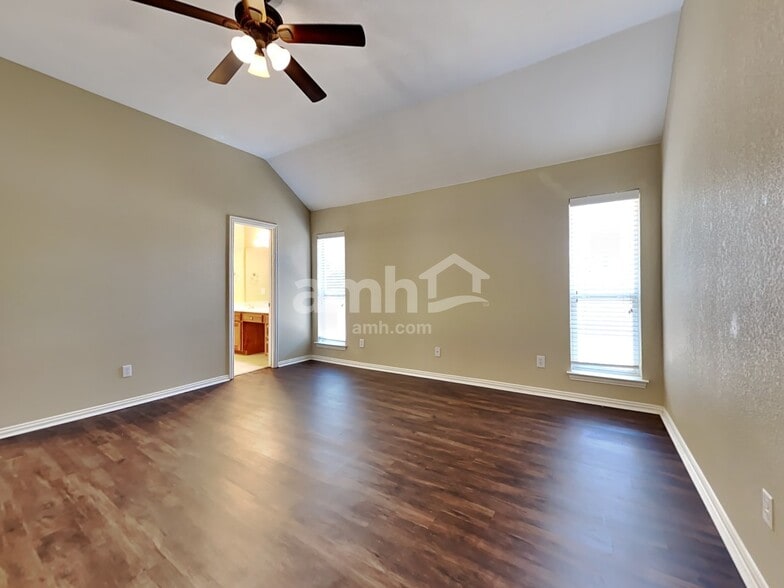 Building Photo - 1712 Farmington Dr