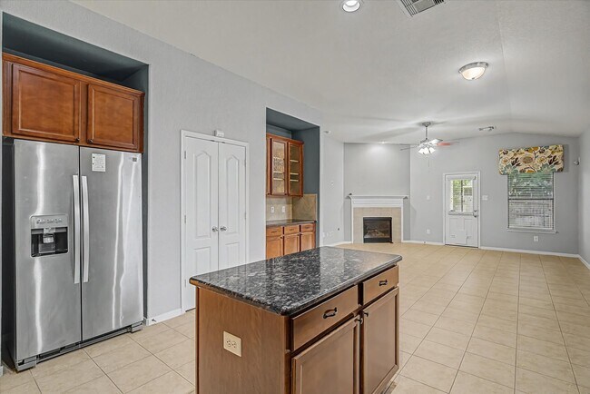 Building Photo - 623 W Newport Bend