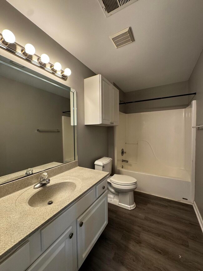 Building Photo - 2224 Wilmington Ln