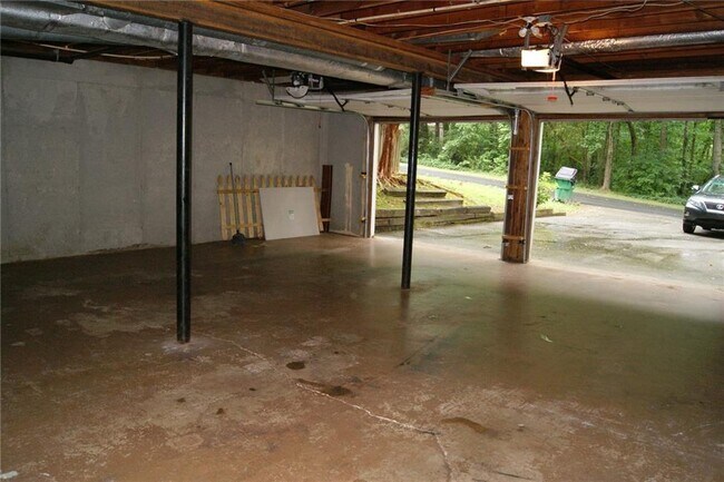 Building Photo - 4239 Glenforest Way