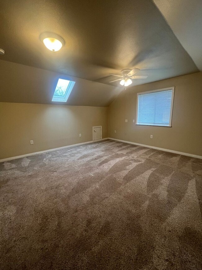 Building Photo - 3-Bedroom 2.5-Bathroom home in Eugene