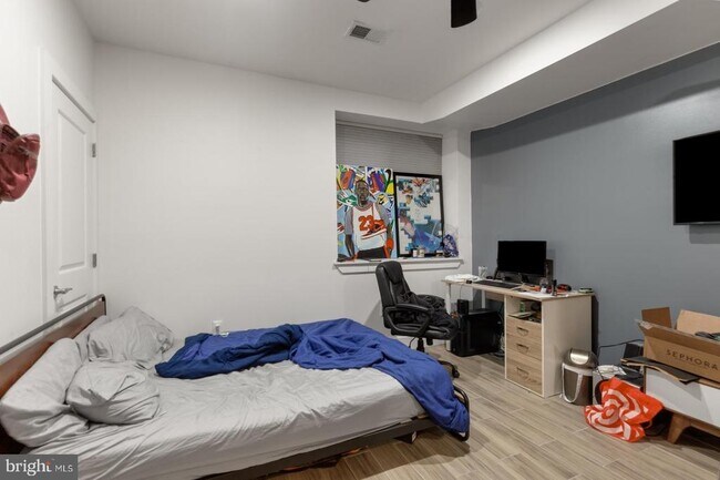 Building Photo - 1233 N 2nd St