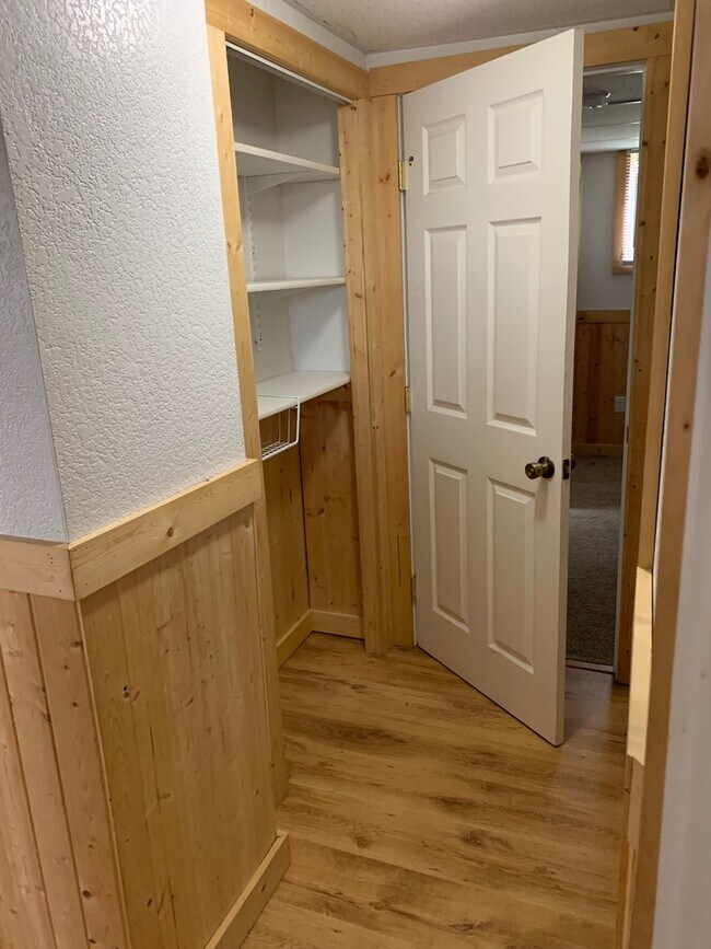 Building Photo - 1206 1st St NE