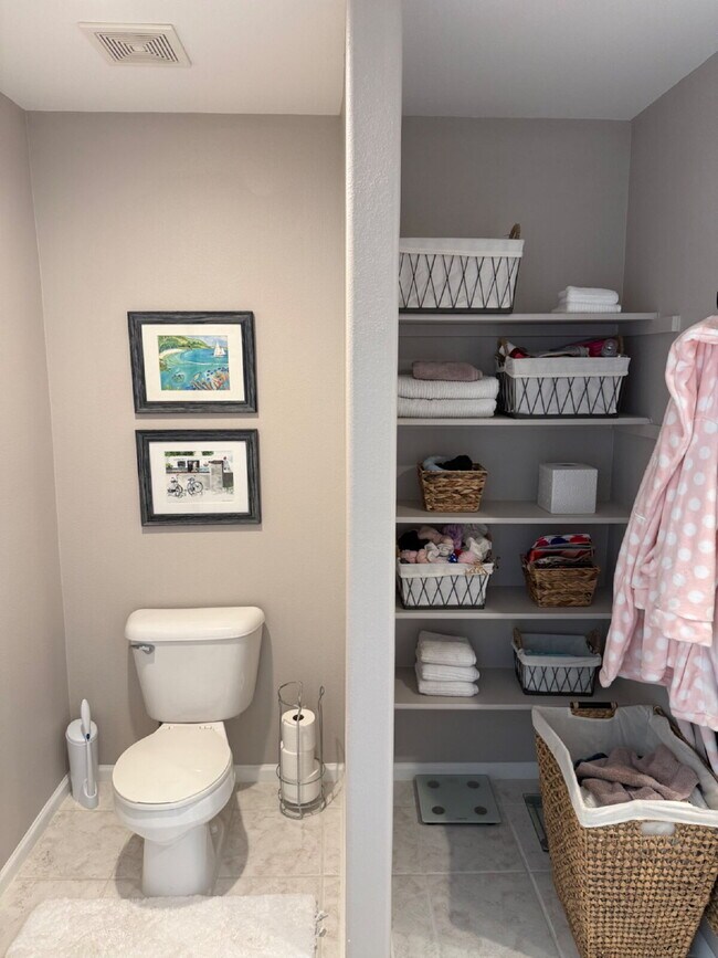 Building Photo - "Charming 2-Bed Townhouse in Littleton: Spacious 1,256 Sq Ft with 2 Full Baths & 1 Half Bath!"