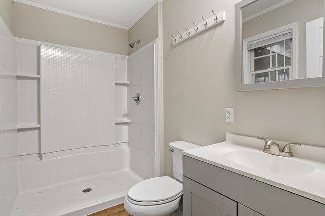 Building Photo - 207 S Hillcrest Dr