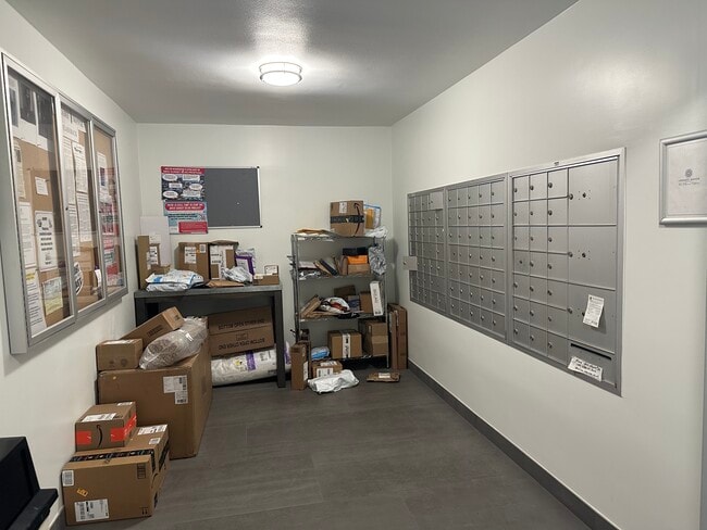 Mail and Delivery Room - 960 Larrabee St