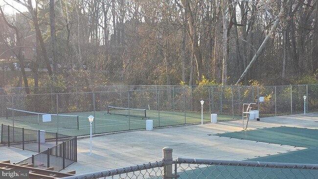 Building Photo - 10636 Montrose Ave