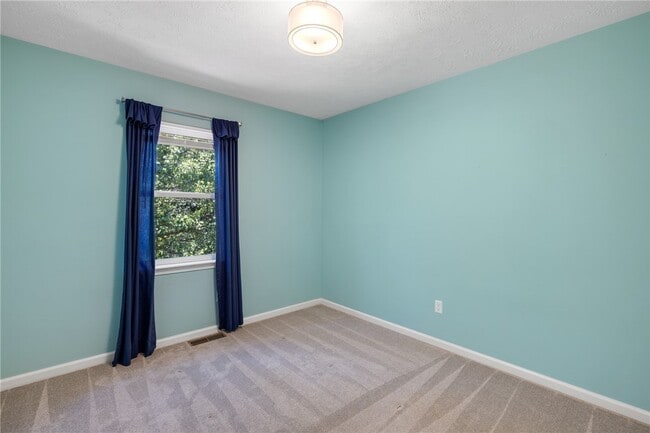 Building Photo - 40 Alverstone Way