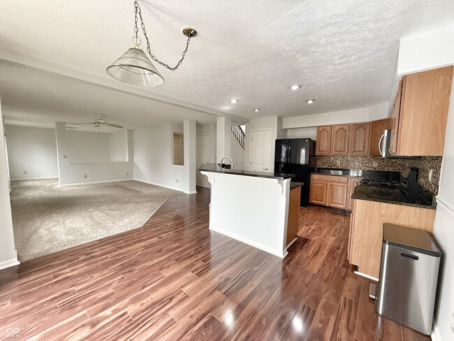 Building Photo - 878 Woodgate Ln