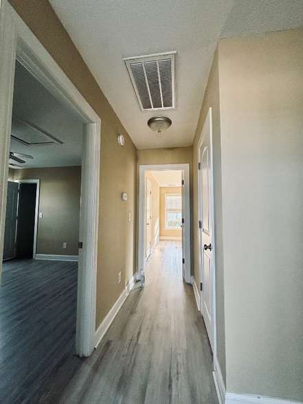 Building Photo - 2300 Chavis Dr