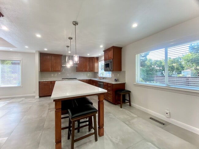 Building Photo - Spacious 4-Bedroom Irvington Home with Mod...