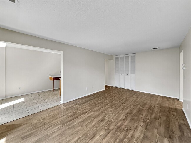 Building Photo - 32 Shrewsbury Green Dr