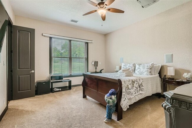 Building Photo - 15207 Nightingale Ln