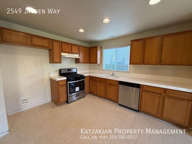 Building Photo - Single-Story 3-Bedroom 2-Bath North Stockt...