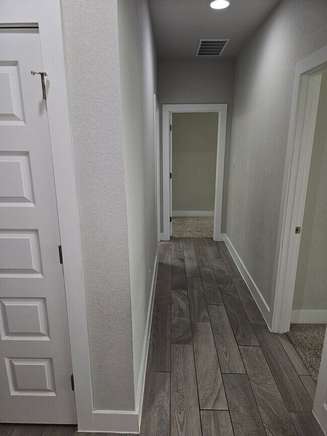 Building Photo - $500 discount for Lease signed in June!