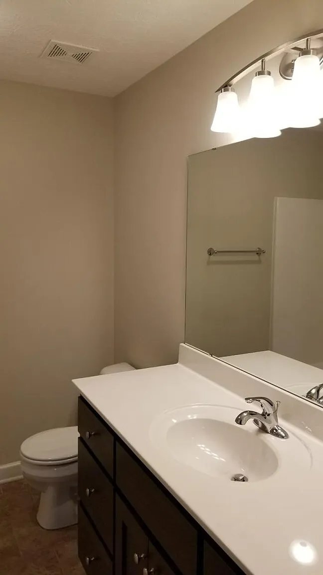Building Photo - 733 Village Creek Dr