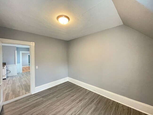 Building Photo - 357 Wilson St