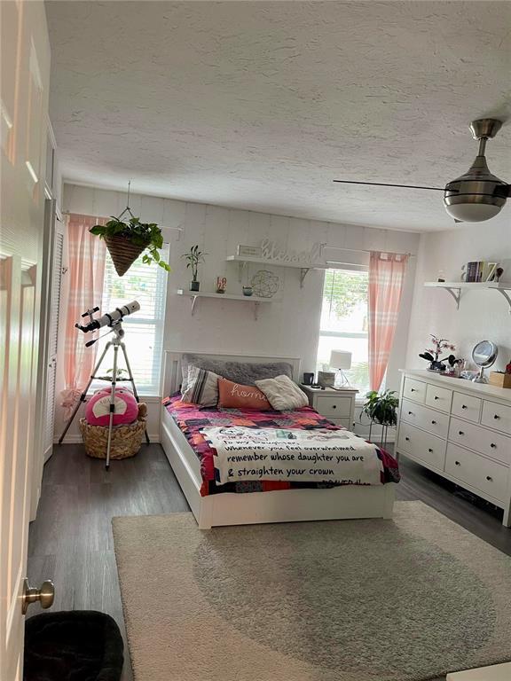 Building Photo - 2419 Wells Ave