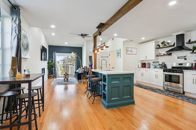 Building Photo - 2523 Gravier St