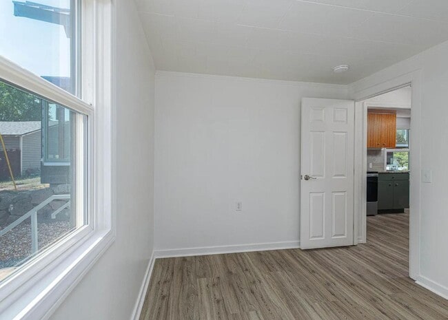 Building Photo - 266 NW Riverside Blvd