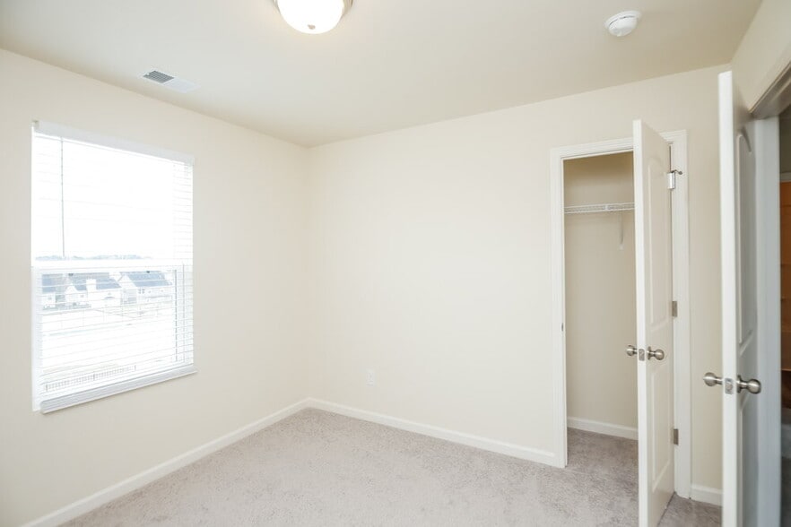 Building Photo - 302 Freeman Cir