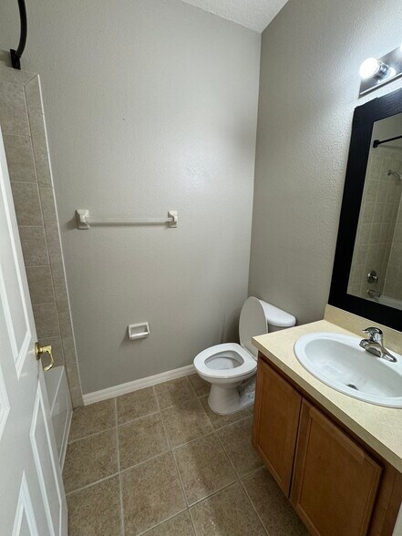 Bathroom of bedroom 2 - 2112 Bunker View Ct