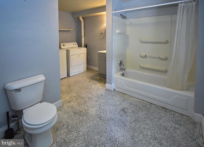 Building Photo - 132 Conarroe St