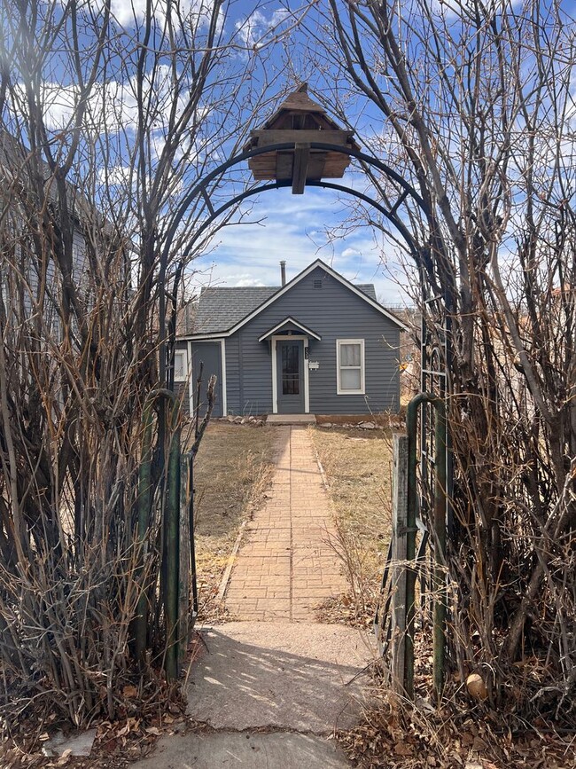 Building Photo - Home in Down Town Spearfish!