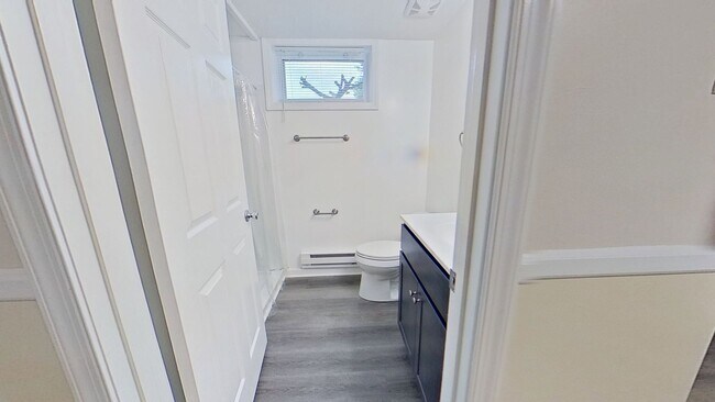 Building Photo - New Renovated One Bedroom Apartment