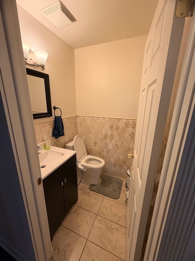 Building Photo - 7791 Sherwood Cir S