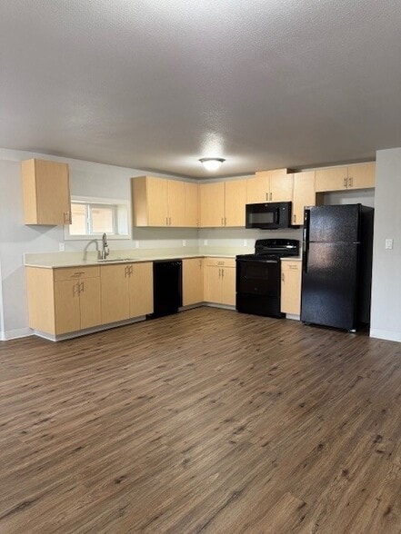 Building Photo - 8792 Umatilla St NE