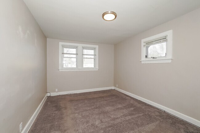 Building Photo - 3260 Cedarbrook Rd