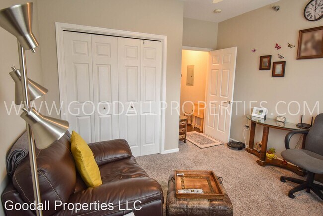 Building Photo - 2 br, 2 bath House - 3031 Grand Ave #214