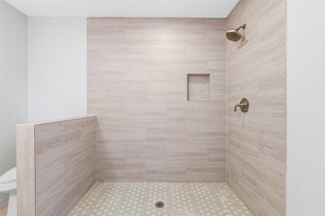 Building Photo - 312 Maple Ave