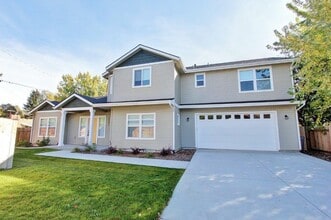 Building Photo - Immaculate North End Home