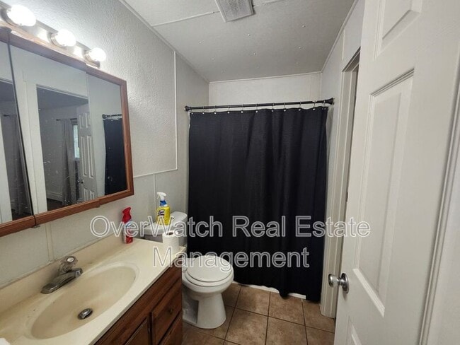 Building Photo - 530 Mumford St