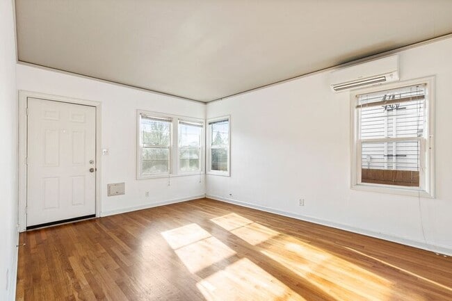 Building Photo - 931 NE Alberta St