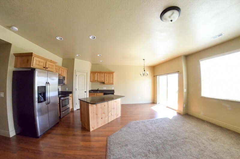 Building Photo - 84 E 715 S