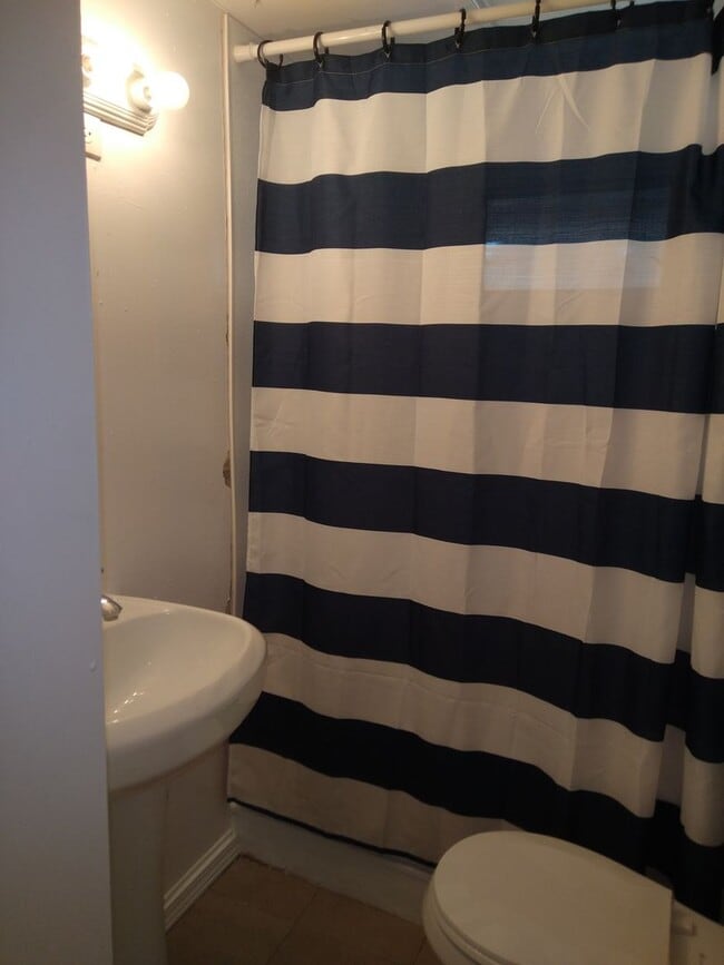 Building Photo - 3 Bed / 2 Bath Home + 1 bed / 1 bath Casita & work shop