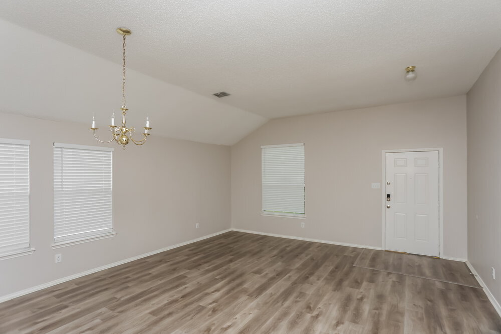 Building Photo - 1203 Hampton Dr