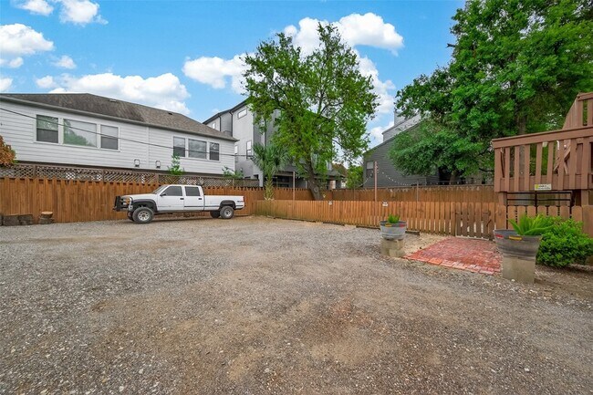 Building Photo - 1807 Crocker St